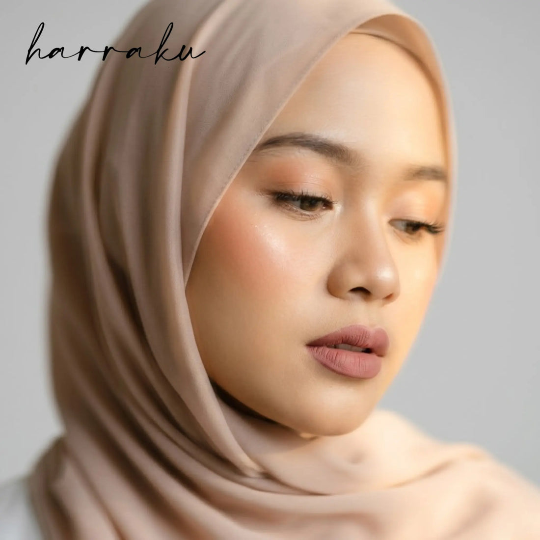 Karakteristik Pashmina Voal: Hijab Sat-set Rapi Sepanjang Hari