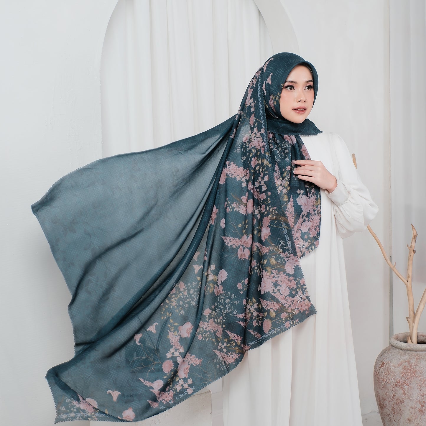 Voal Superfine Segiempat Motif Floral - MAUZA | Harraku