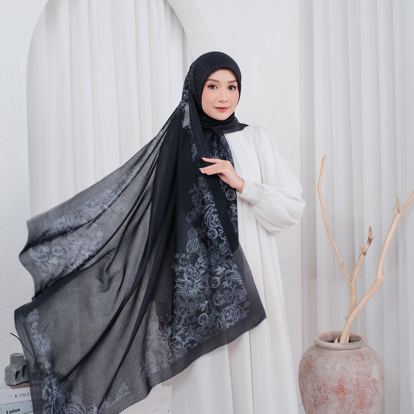 Voal Superfine Segiempat Motif Floral - NAYMA | Harraku