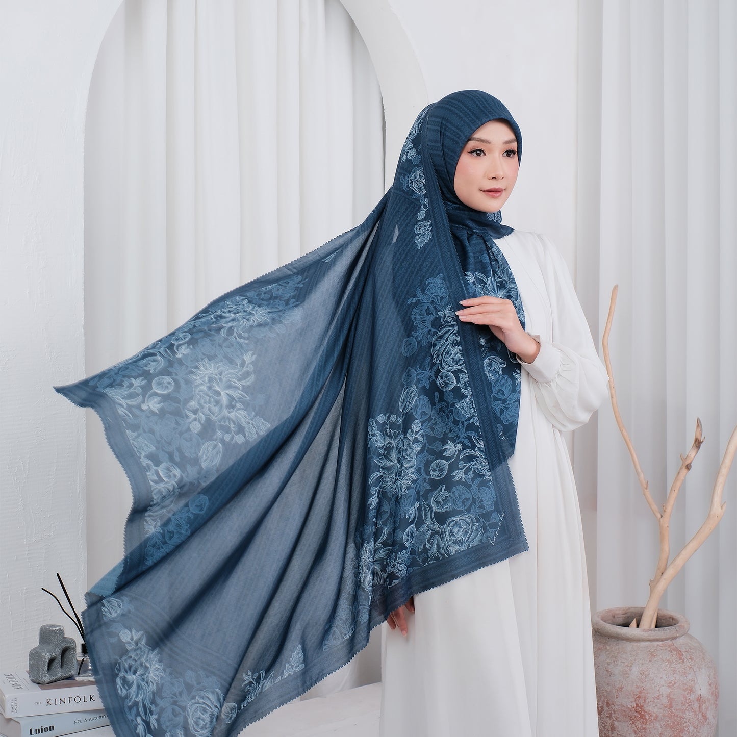 Voal Superfine Segiempat Motif Floral - NAYMA | Harraku