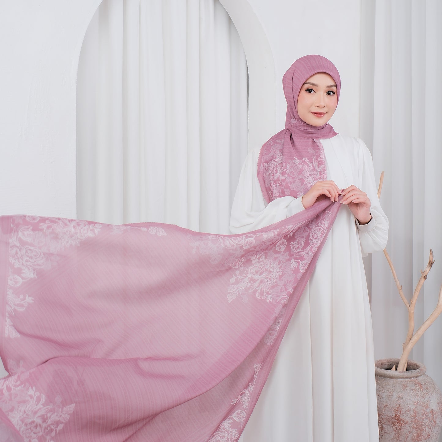 Voal Superfine Segiempat Motif Floral - NAYMA | Harraku